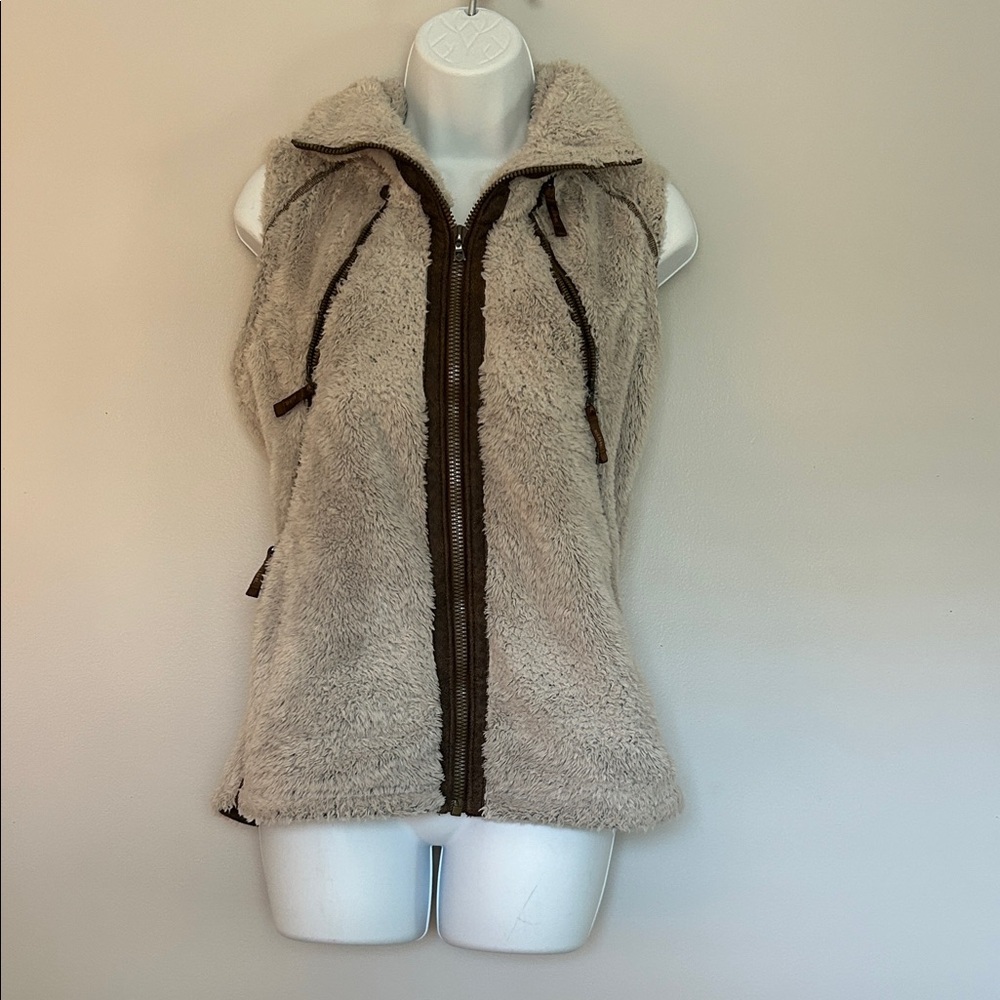 Kuhl Women’s Flight Vest With Stowaway Hood - Picture 3 of 13